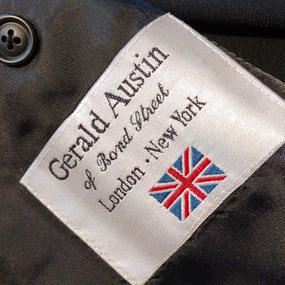 Premium Executive PIN STRIPE Suit by GERALD AUSTIN OF BOND STREET. 44L - Picture 7 of 16